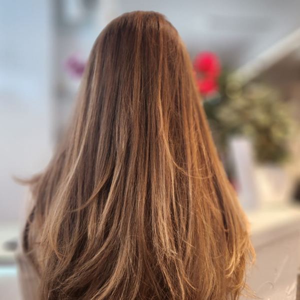 Capelli lunghi castani scalati