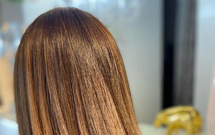 Capelli lisci e lucidi dopo il trattamento